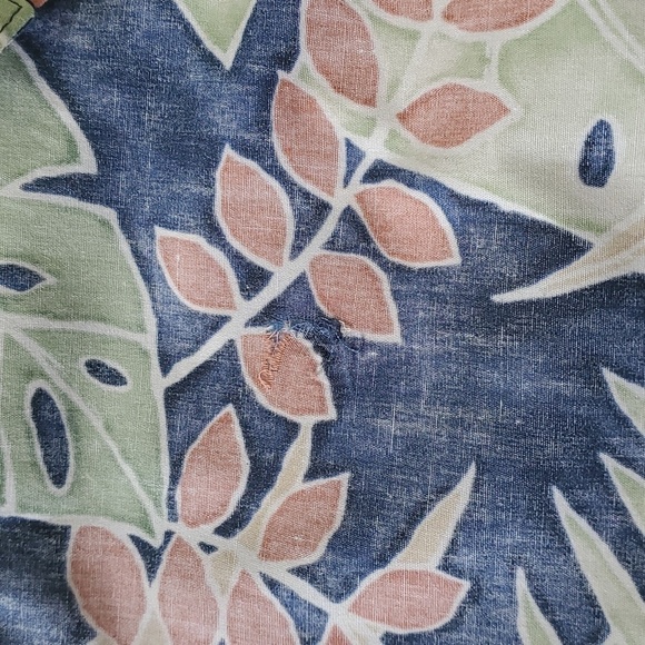 TORI RICHARDS HONOLULU, reverse Fabric shirt. Short sleeves. Size large Multi. - Picture 8 of 9